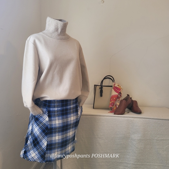new!BANANA REPUBLIC fine structured ribknit turtleneck special split cuff detail - Picture 8 of 17